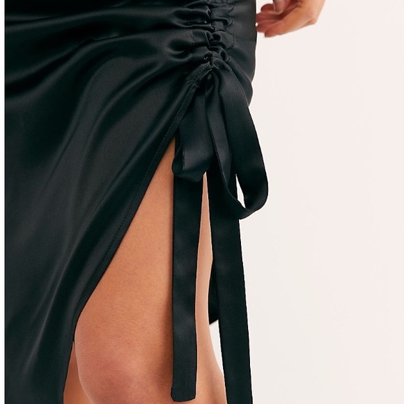 NIGHTCAP CLOTHING SILK CINDY SKIRT W/EXAGGERATED RUNCHED DETAIL IN BLACK SIZE M - Picture 2 of 7